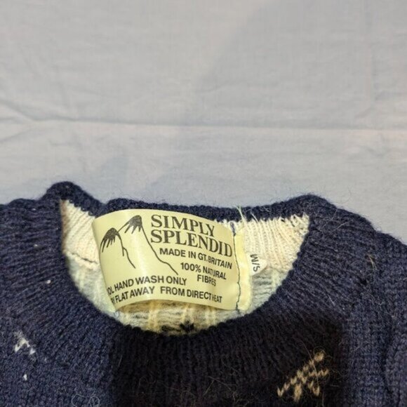 Simply Splendid Blue and White Polar Bear Crewneck Sweater Size S/M - Picture 3 of 7